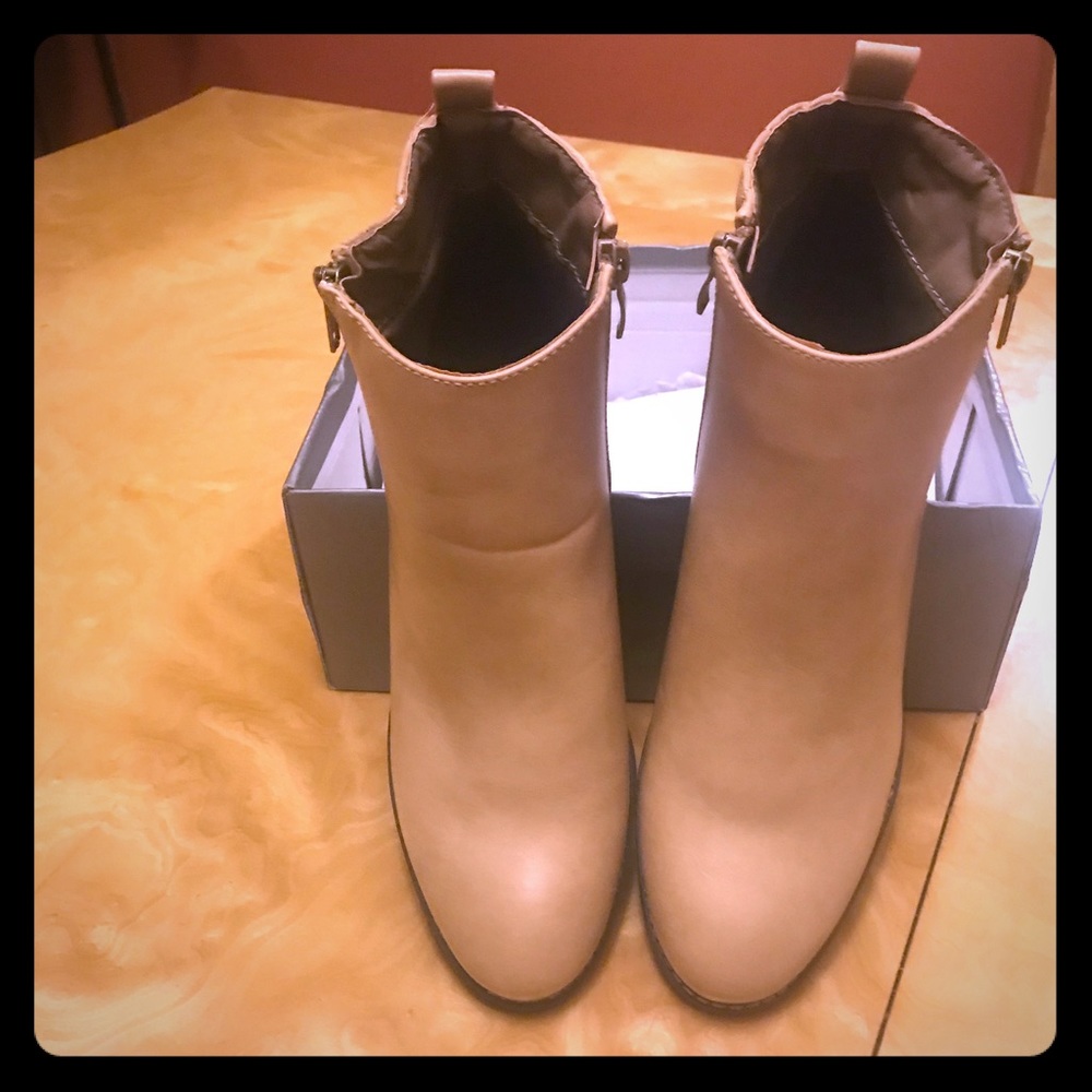 New - Ankle boot